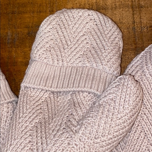 LAST SET: Lululemon Sherpa Weave Beanie Hat & Mittens - Picture 10 of 16